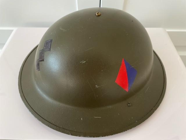 BRITISH WWII ROYAL ARTILERY 1939/1940 BRODIE HELMET WITH FLASH.