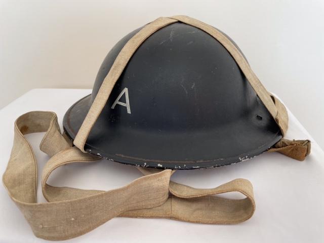 WWII BRITIISH AMBULANCE HELMET & CARRY BAG 1940