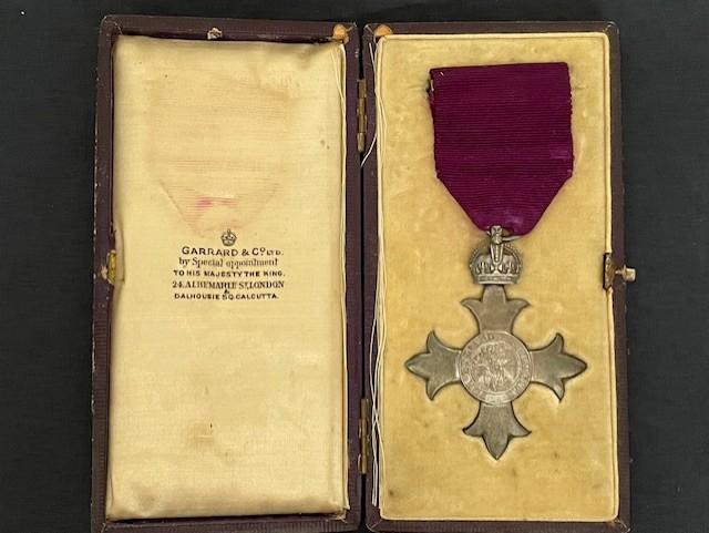 WWI ORIGINAL STERLING SILVER 1916 ISSUED MBE MEDAL AND CASE GARRARD & CO.