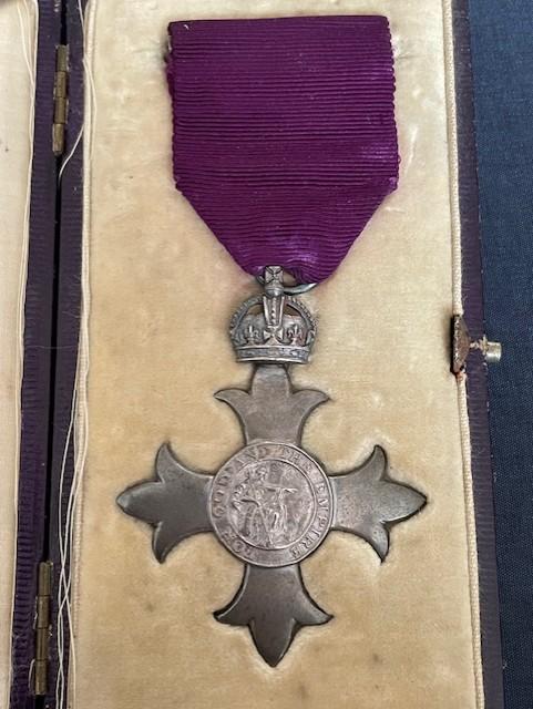 WWI ORIGINAL STERLING SILVER 1916 ISSUED MBE MEDAL AND CASE GARRARD & CO.