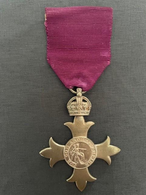 WWI ORIGINAL STERLING SILVER 1916 ISSUED MBE MEDAL AND CASE GARRARD & CO.