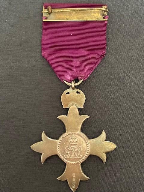 WWI ORIGINAL STERLING SILVER 1916 ISSUED MBE MEDAL AND CASE GARRARD & CO.