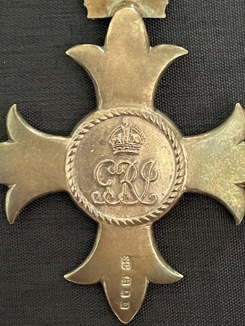 WWI ORIGINAL STERLING SILVER 1916 ISSUED MBE MEDAL AND CASE GARRARD & CO.