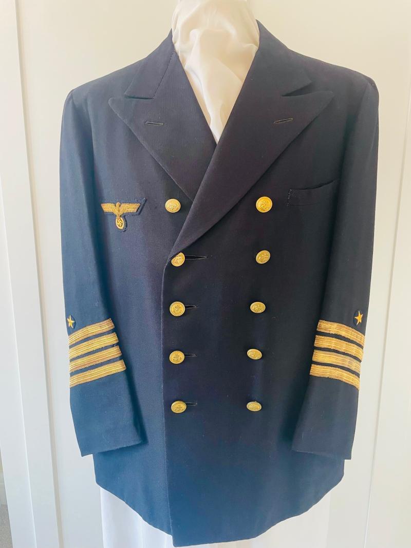 FINE GERMAN WWII KREIGSMARINE KAPITAN ZUR SEE REFFER JACKET