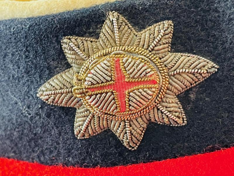 ORIGINAL QUEEN ELIZABETH II COLDSTREAM GUARDS QUALITY TUNIC RANK OF SERGENT.