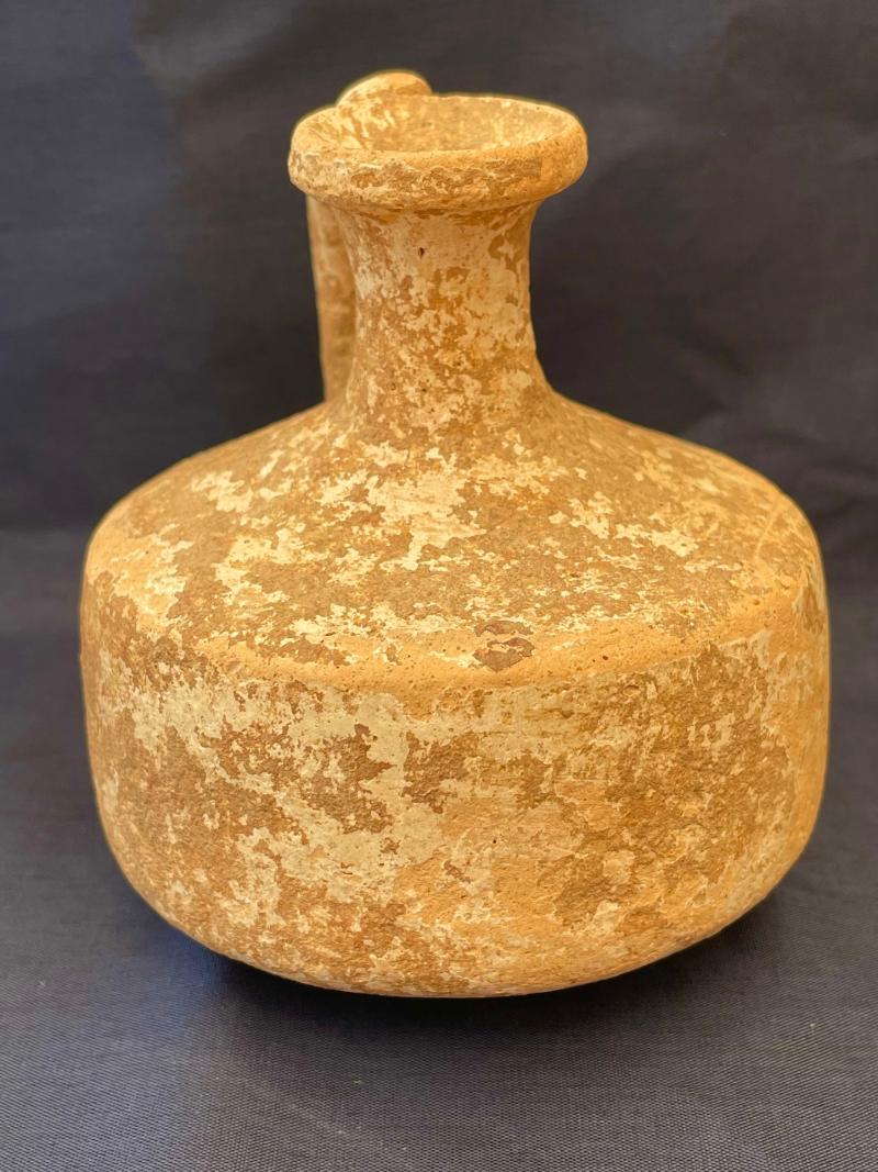ROMAN TERRACOTTA JUG WITH CYLINDRICAL BODY DATING FROM THE BIRTH OF JESUS CHRIST. ADDITIONAL PHOTOS