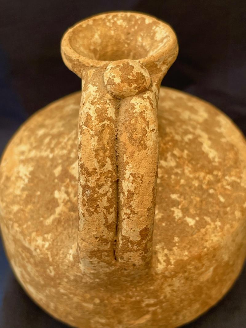 ROMAN TERRACOTTA JUG WITH CYLINDRICAL BODY DATING FROM THE BIRTH OF JESUS CHRIST.