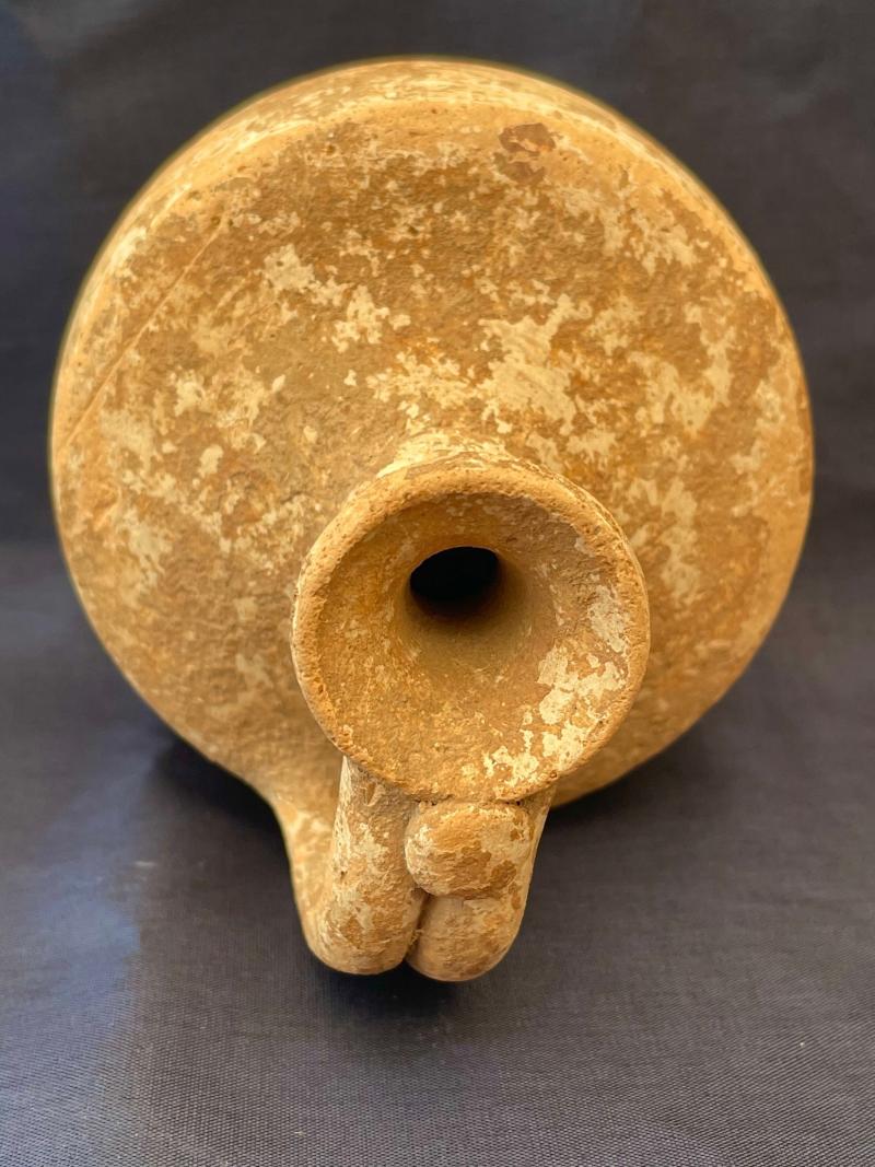 ROMAN TERRACOTTA JUG WITH CYLINDRICAL BODY DATING FROM THE BIRTH OF JESUS CHRIST.