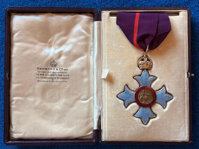 FANTASTIC WW1 WARTIME BRITISH CASED 1ST TYPE MILITARY CBE MEDAL.