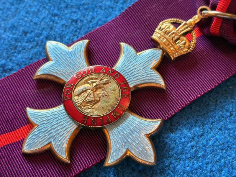 FANTASTIC WW1 WARTIME BRITISH CASED 1ST TYPE MILITARY CBE MEDAL.
