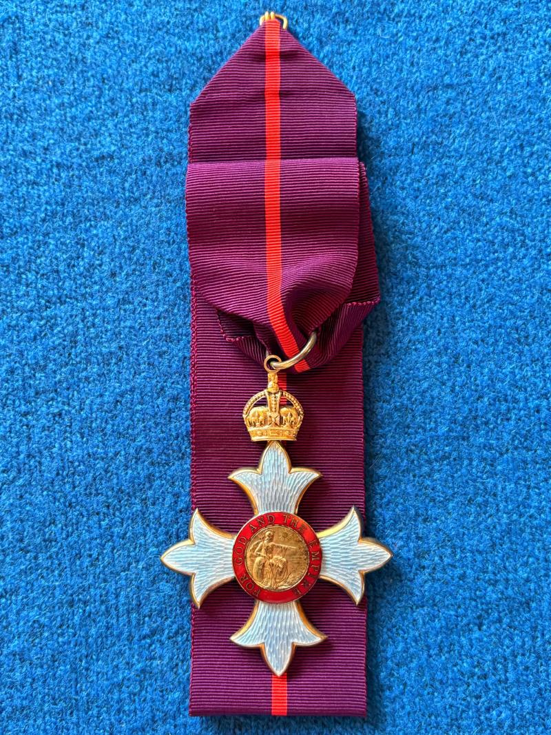 FANTASTIC WW1 WARTIME BRITISH CASED 1ST TYPE MILITARY CBE MEDAL.