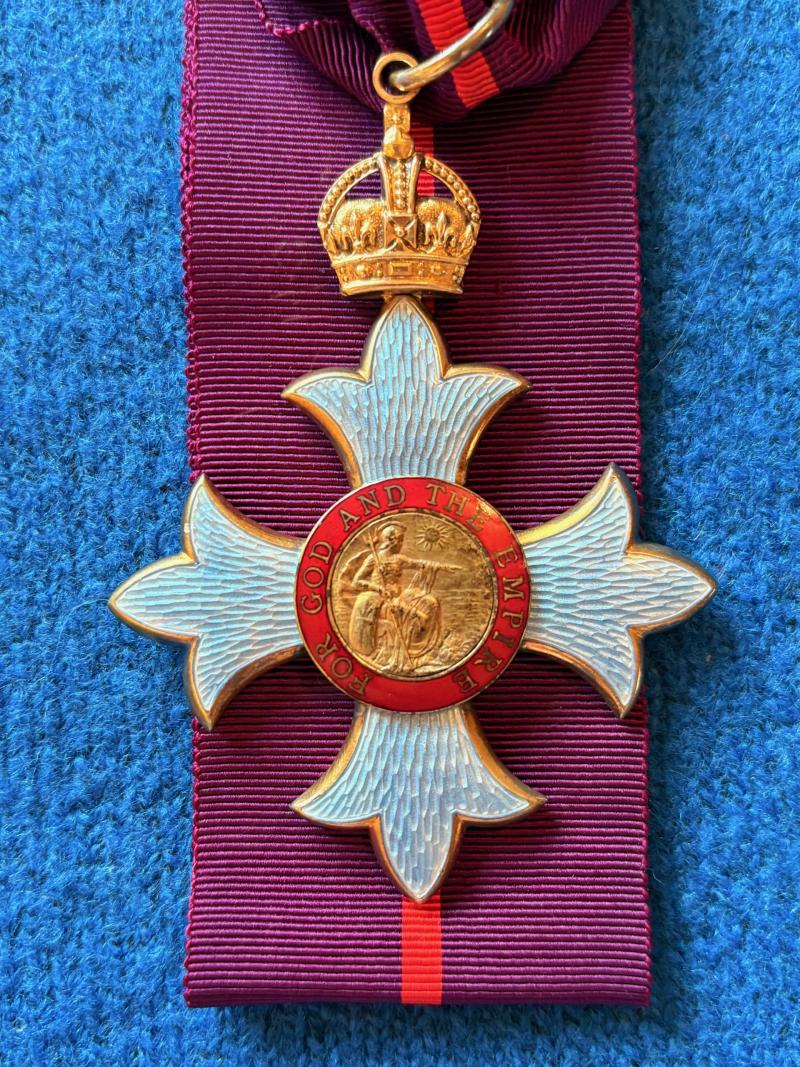 FANTASTIC WW1 WARTIME BRITISH CASED 1ST TYPE MILITARY CBE MEDAL.