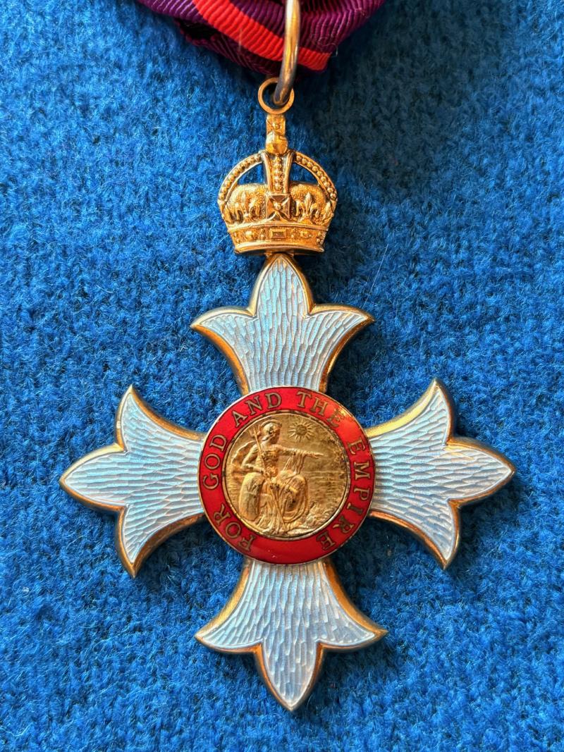 FANTASTIC WW1 WARTIME BRITISH CASED 1ST TYPE MILITARY CBE MEDAL.