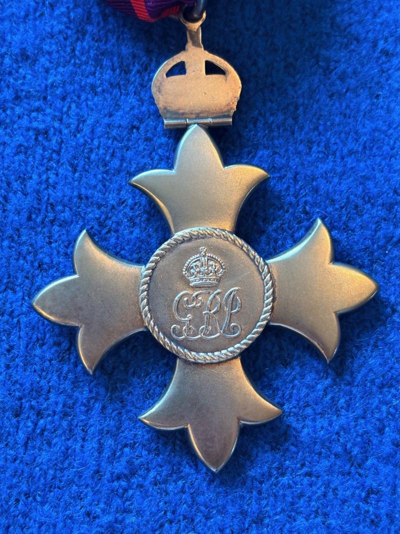 FANTASTIC WW1 WARTIME BRITISH CASED 1ST TYPE MILITARY CBE MEDAL.