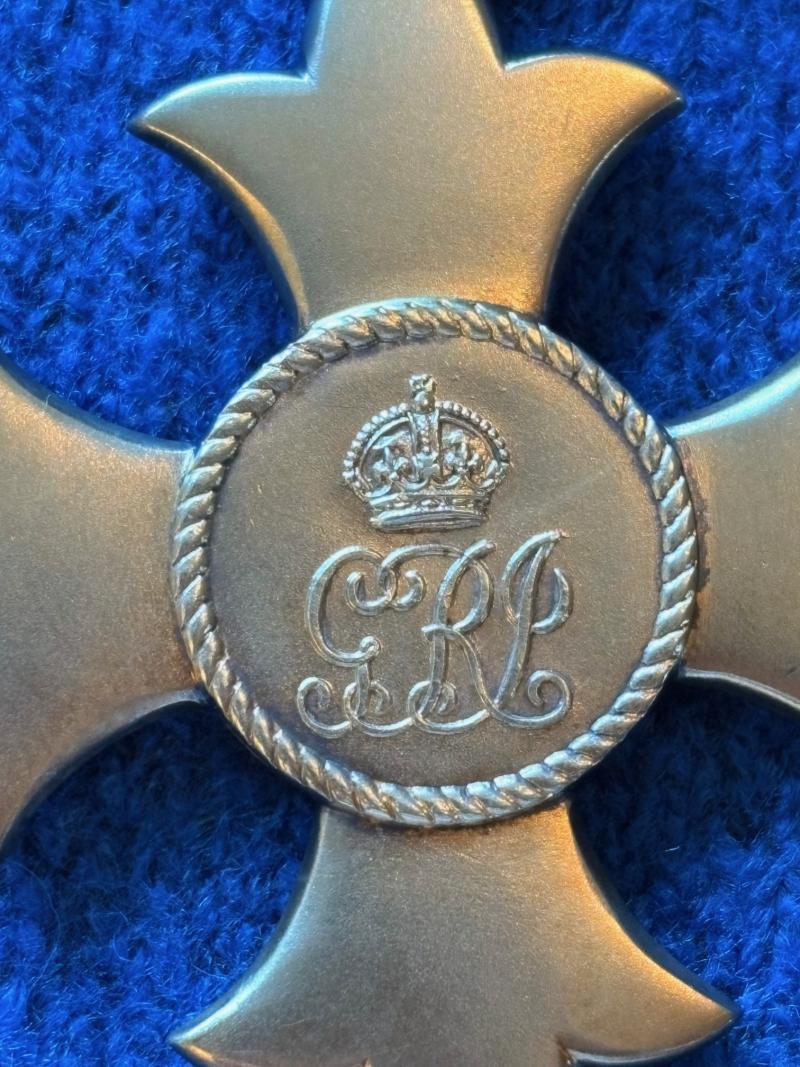 FANTASTIC WW1 WARTIME BRITISH CASED 1ST TYPE MILITARY CBE MEDAL.