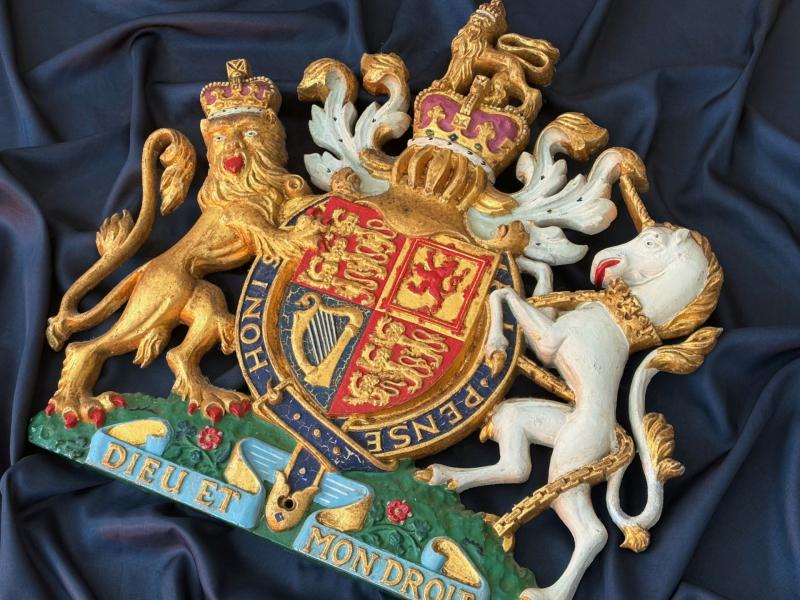 Beautiful Large Heavy early 1950s Elizabeth II Metal Royal Coat of Arms wall plaque. ADDITIONAL PHOTOS